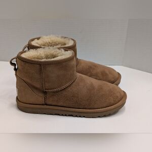 UGG Men's 6 Classic Mini Boots Chestnut Brown Suede